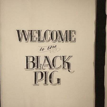 Bed and Breakfast The Black Pig Public House Staple Exterior foto